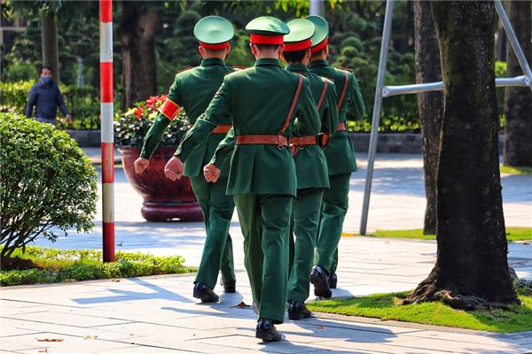 梦见行军：急行前程似锦，慢行噩耗传来