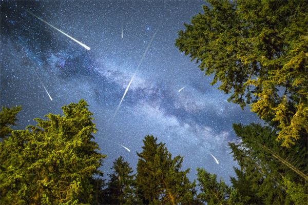 梦见流星：流星飞过，移居之兆